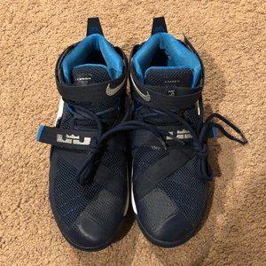 Nike Lebron James Soldier Basketball Sneakers